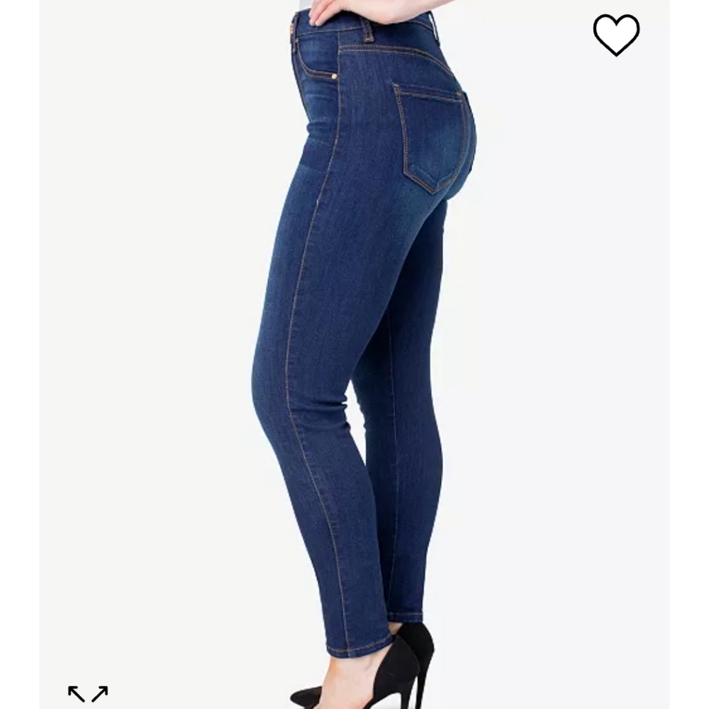 SOLD..NWT WOMENS CELEBRITY PINK HIGH RISE CURVY SKINNY JEANS SIZE 28 and 29 - Picture 3 of 6
